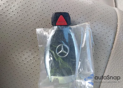 2010 Mercedes-Benz C 300 Sport 4Matic z USA, uszkodzony, nr VIN WDDGF8BB7AR105115